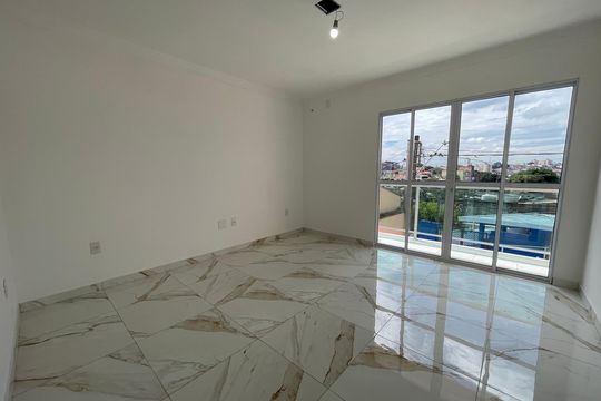 Casa à venda com 3 quartos, 145m² em Rio Pequeno, São Paulo