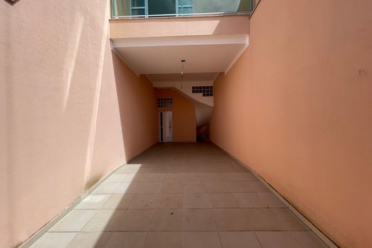 Garagem de casa à venda com 3 quartos, 145m² em Rio Pequeno, São Paulo