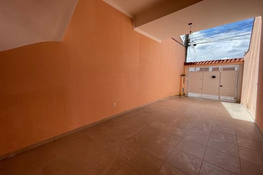 Garagem de casa à venda com 3 quartos, 145m² em Rio Pequeno, São Paulo