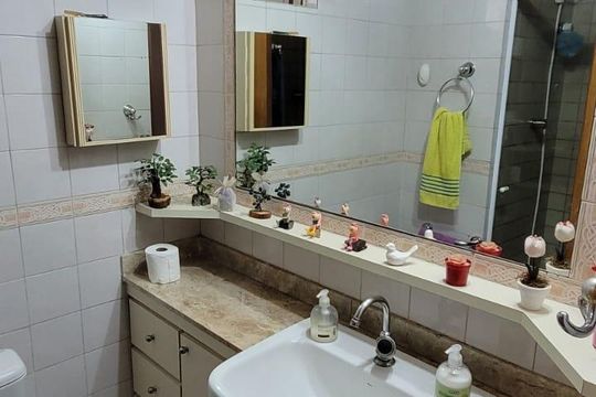 Banheiro de apartamento à venda com 3 quartos, 110m² em Parque Bristol, São Paulo