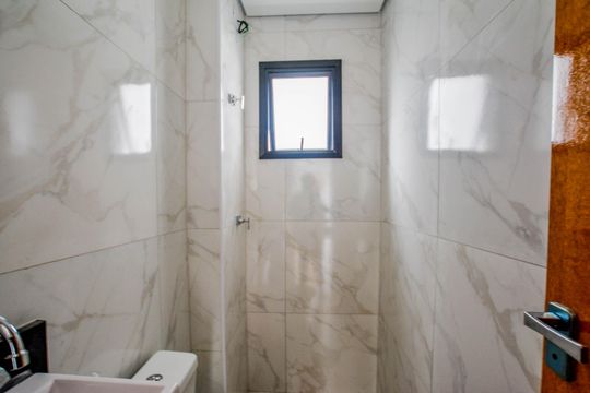 Banheiro Social de apartamento à venda com 2 quartos, 47m² em Vila Guarani, Santo André