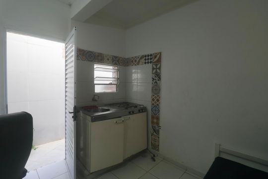 Cozinha de apartamento para alugar com 1 quarto, 15m² em Jardim Guaiuba, Guarujá