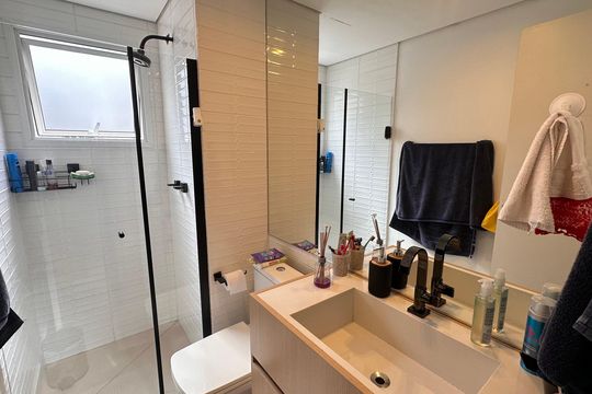 Banheiro social de apartamento à venda com 3 quartos, 81m² em Santo Amaro, São Paulo