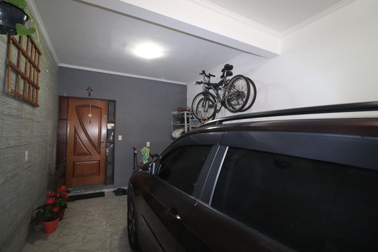 Garagem de casa à venda com 3 quartos, 142m² em Vila Pires, Santo André
