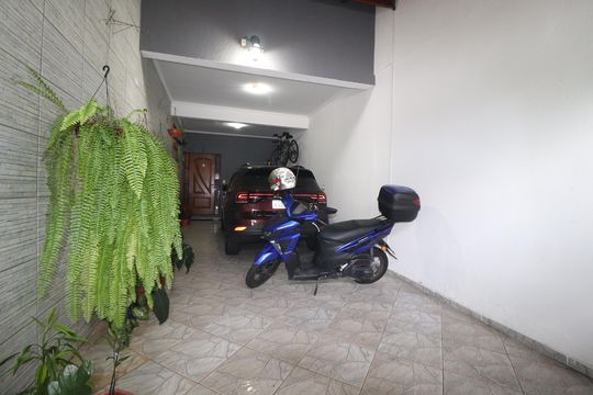 Garagem de casa à venda com 3 quartos, 142m² em Vila Pires, Santo André