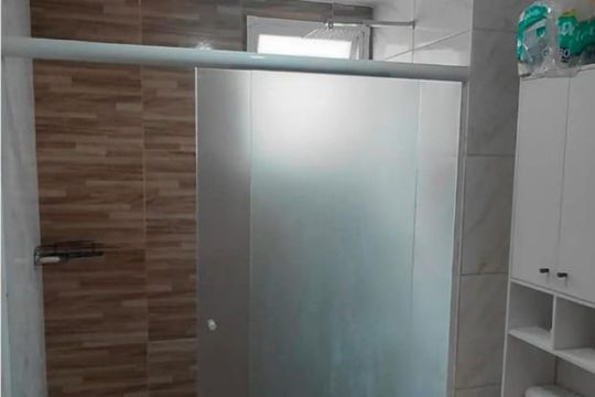 Banheiro de apartamento para alugar com 2 quartos, 41m² em Maria Paula, São Gonçalo