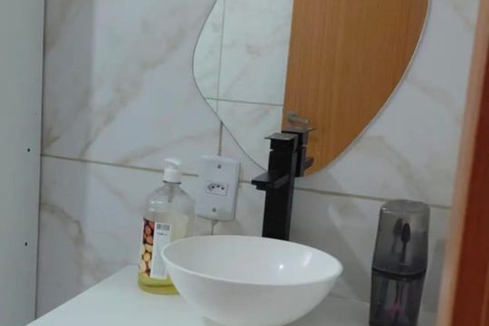 Banheiro de apartamento para alugar com 2 quartos, 41m² em Maria Paula, São Gonçalo