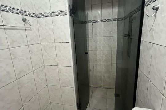 Banheiro de apartamento à venda com 2 quartos, 45m² em Jardim Paraguacu, São Paulo