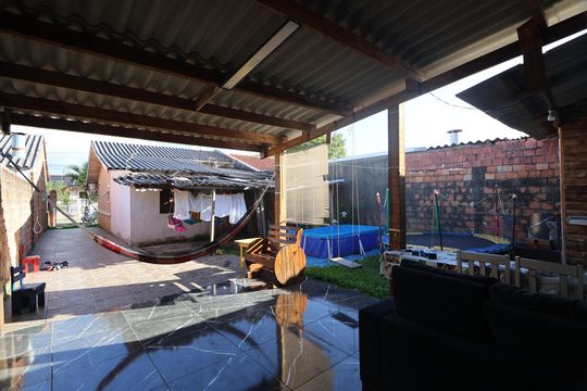 Garagem de casa para alugar com 2 quartos, 70m² em São José, Canoas