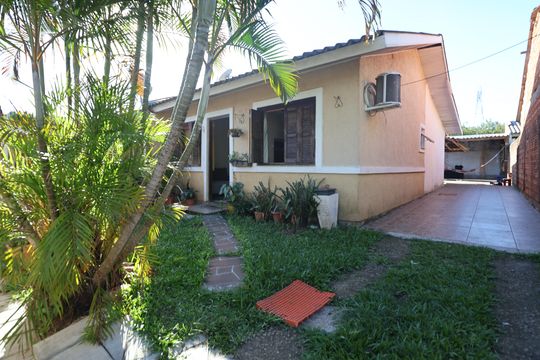Fachada de casa para alugar com 2 quartos, 70m² em São José, Canoas