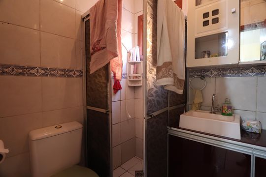 Banheiro  de casa para alugar com 2 quartos, 70m² em São José, Canoas
