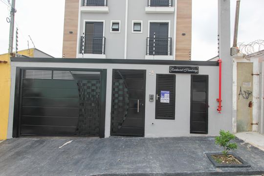 Placa instalada em 07/04/2026 com o código VAIO-274 de apartamento à venda com 2 quartos, 47m² em Vila Guarani, Santo André