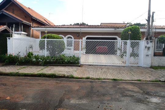 Fachada de casa à venda com 3 quartos, 209m² em Jardim Chapadão, Campinas