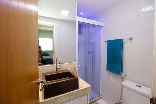 Banheiro de casa de condomínio para alugar com 3 quartos, 72m² em Patamares, Salvador