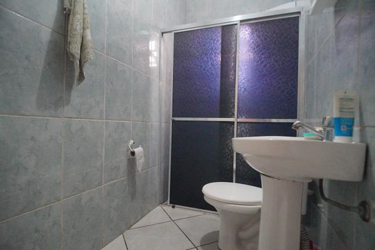 Banheiro de casa para alugar com 2 quartos, 17062m² em Santo Andre, São Leopoldo