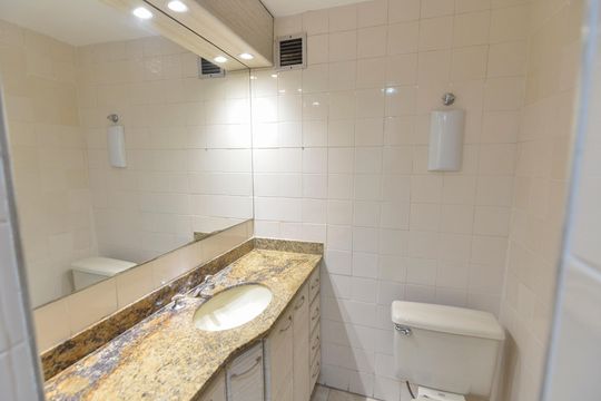Banheiro Social de apartamento à venda com 3 quartos, 136m² em Vila Isabel, Rio de Janeiro