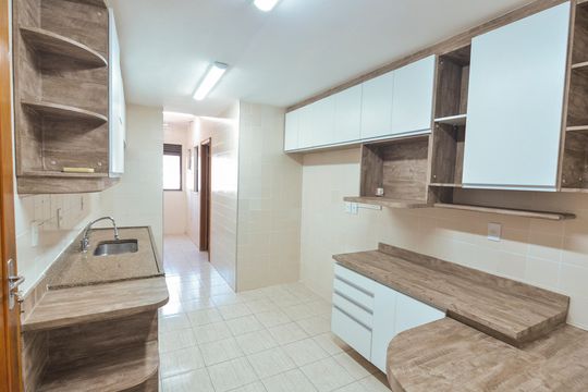 Cozinha de apartamento à venda com 3 quartos, 136m² em Vila Isabel, Rio de Janeiro