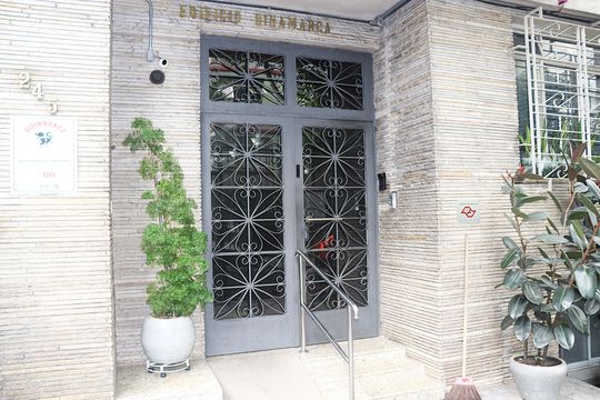 Entrada de apartamento à venda com 2 quartos, 71m² em Bela Vista, São Paulo