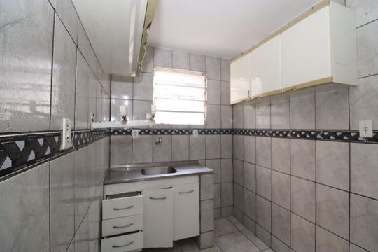 Cozinha de kitnet/studio para alugar com 2 quartos, 28m² em Engomadeira, Salvador