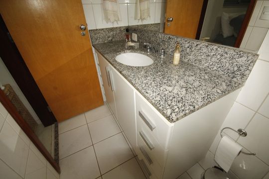 banheiro da Suíte de apartamento à venda com 2 quartos, 75m² em Buritis, Belo Horizonte