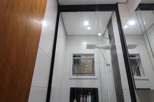 Banheiro de apartamento à venda com 2 quartos, 58m² em Vila Costa Melo, São Paulo