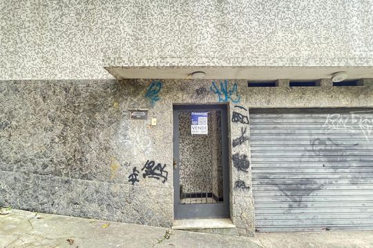 Plaquinha de casa à venda com 3 quartos, 300m² em Grajaú, Rio de Janeiro
