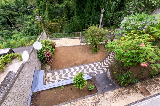 Vista de casa à venda com 3 quartos, 300m² em Grajaú, Rio de Janeiro