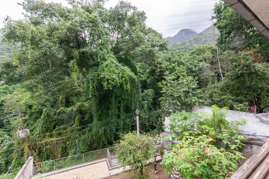 Vista de casa à venda com 3 quartos, 300m² em Grajaú, Rio de Janeiro