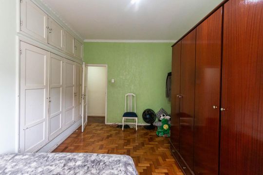 Quarto 1 de casa à venda com 3 quartos, 300m² em Grajaú, Rio de Janeiro