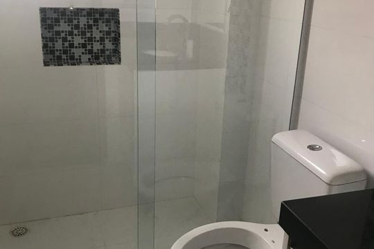 Banheiro de apartamento à venda com 2 quartos, 63m² em Vila Helena, São Bernardo do Campo