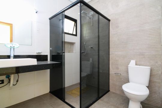 Banheiro Suíte 1 de casa de condomínio para alugar com 4 quartos, 340m² em Rio Cotia, Cotia