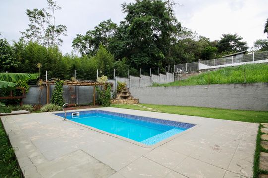 Quintal de casa de condomínio para alugar com 4 quartos, 340m² em Rio Cotia, Cotia