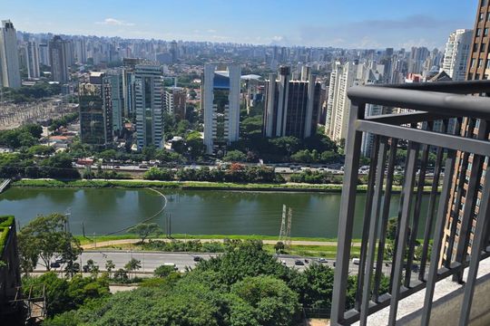 Vista da sacada de apartamento à venda com 2 quartos, 40m² em Cidade Jardim, São Paulo