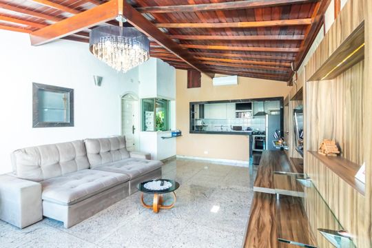 Casa à venda com 3 quartos, 230m² em Ipiranga, Belo Horizonte