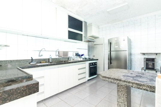 Casa à venda com 3 quartos, 230m² em Ipiranga, Belo Horizonte