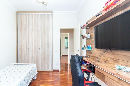 Casa à venda com 3 quartos, 230m² em Ipiranga, Belo Horizonte