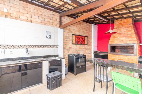 Casa à venda com 3 quartos, 230m² em Ipiranga, Belo Horizonte