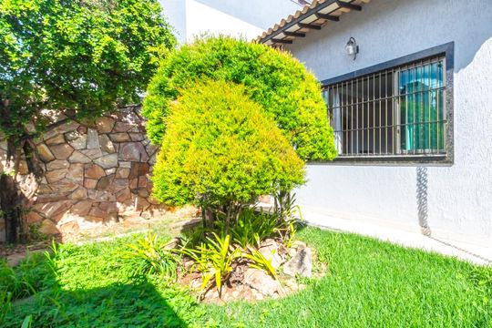 Casa à venda com 3 quartos, 230m² em Ipiranga, Belo Horizonte