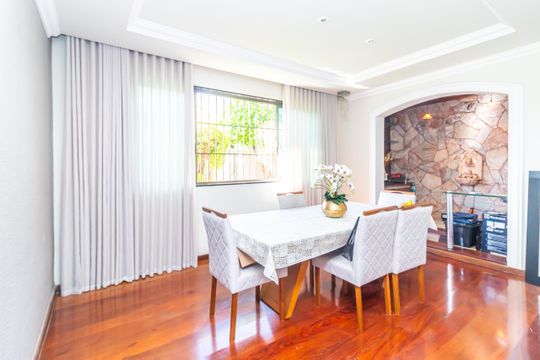 Casa à venda com 3 quartos, 230m² em Ipiranga, Belo Horizonte