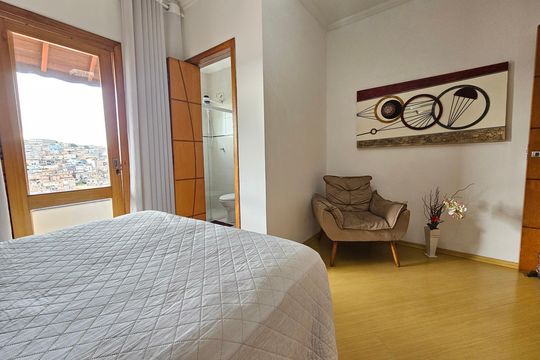 Suite 1 de casa para alugar com 3 quartos, 290m² em Jardim São Luís, São Paulo