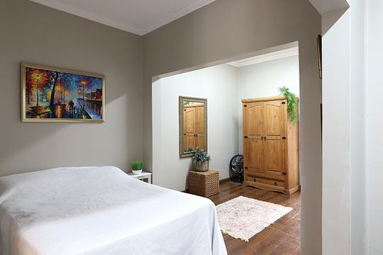 Dormitório  de apartamento para alugar com 1 quarto, 90m² em São João, Porto Alegre