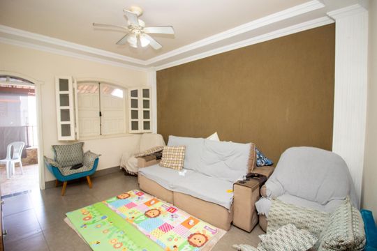 Casa para alugar com 4 quartos, 360m² em Arvoredo, Contagem
