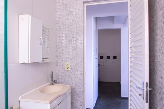 Banheiro de apartamento para alugar com 2 quartos, 50m² em Arsenal, São Gonçalo