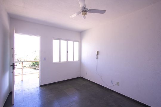 Sala de apartamento para alugar com 2 quartos, 50m² em Arsenal, São Gonçalo
