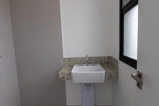 Banheiro Suite 1 de apartamento à venda com 2 quartos, 86m² em Alphaville Empresarial, Barueri