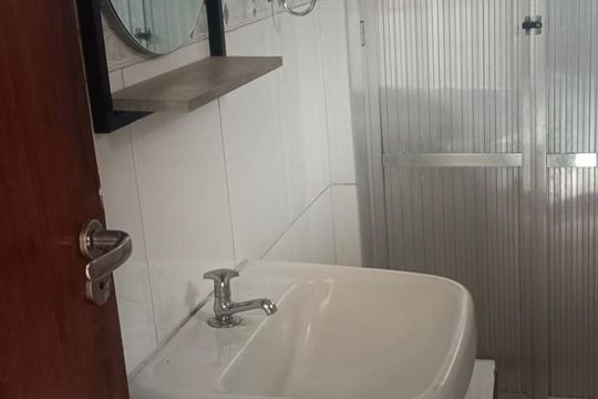 Banheiro de apartamento para alugar com 2 quartos, 62m² em Rocha Miranda, Rio de Janeiro