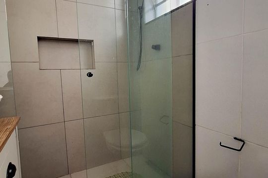 Banheiro de apartamento à venda com 2 quartos, 90m² em Centro, Niterói