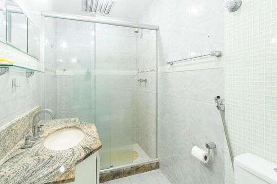 Banheiro de apartamento à venda com 1 quarto, 62m² em Vila Isabel, Rio de Janeiro