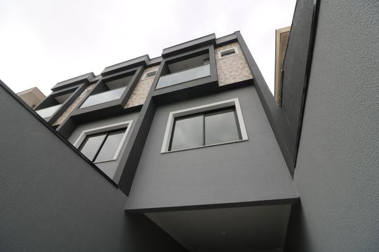 Fachada de casa à venda com 2 quartos, 80m² em Vila Darli, São Paulo