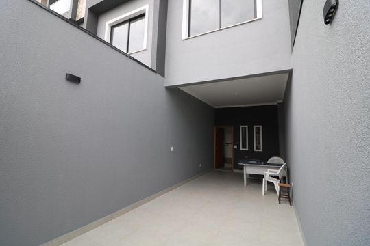 Garagem de casa à venda com 2 quartos, 80m² em Vila Darli, São Paulo